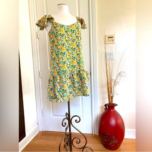 Davi & Dani Off Shoulders Dress - Picture 1 of 10